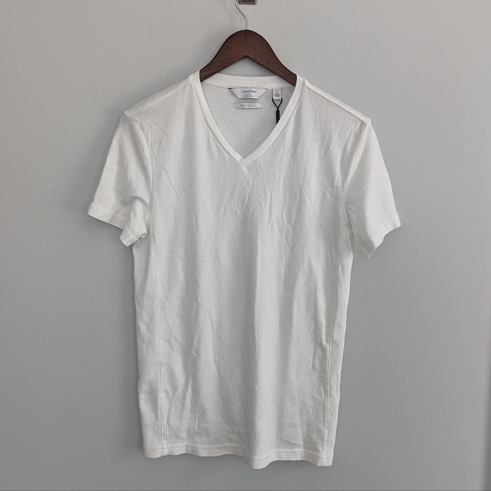 NEW Men's Calvin Klein Vneck Body Fit Liquid Touch White Shirt Small
